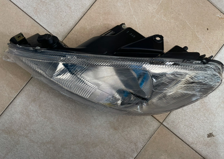 چراغ جلو چپ لنز خط دار بدون موتور ۲۰۶ لیبل ایساکو